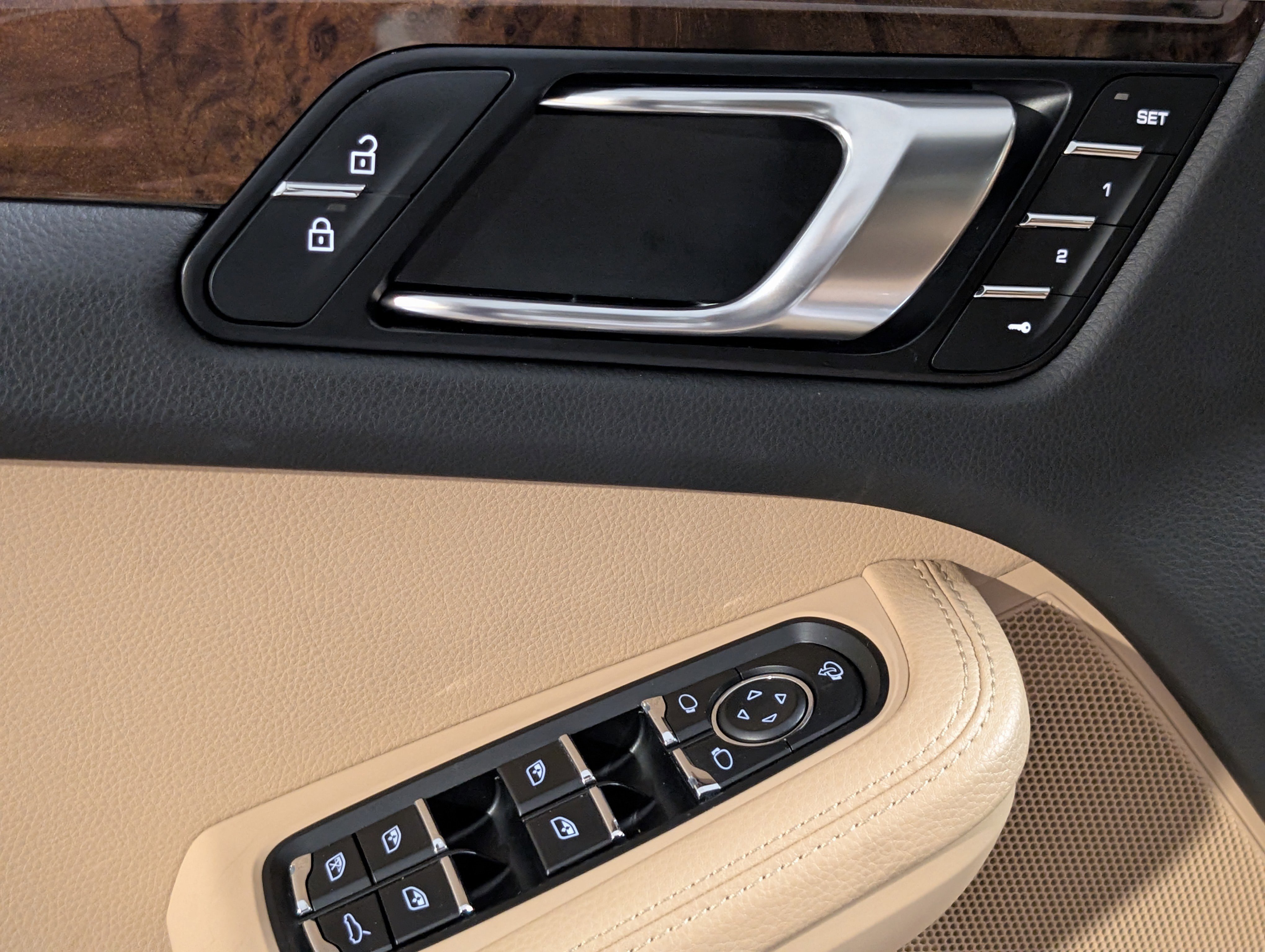 Certified 2023 Porsche Macan S AWD/4WD image 21