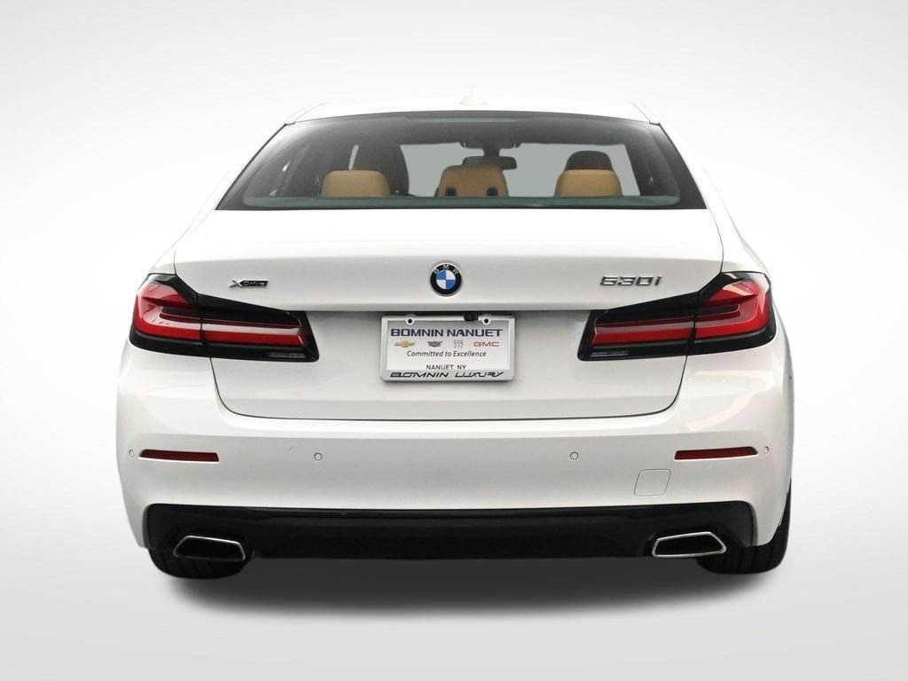 Used 2021 BMW 530i xDrive w/ Convenience Package AWD/4WD image 4