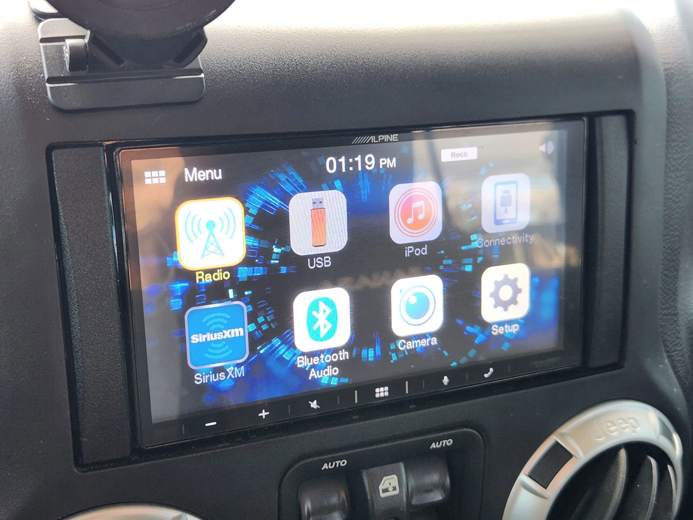 Used 2018 Jeep Wrangler Unlimited Sahara image 28