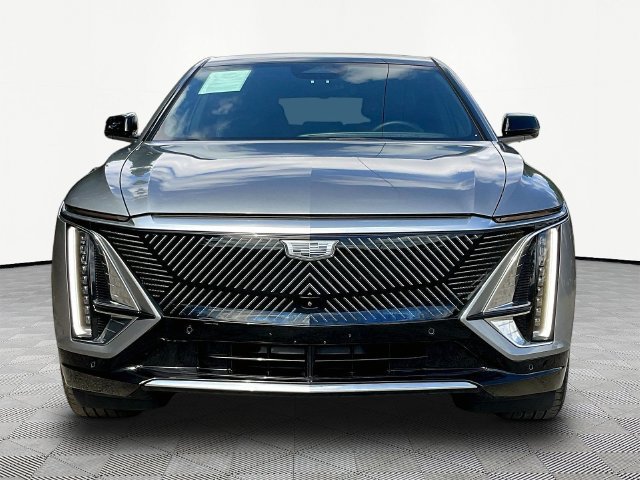 Used 2024 Cadillac Lyriq Luxury AWD/4WD image 2