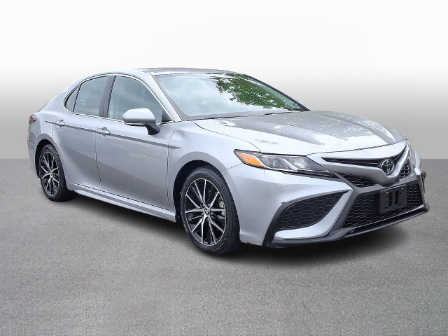 Used 2024 Toyota Camry SE FWD image 3
