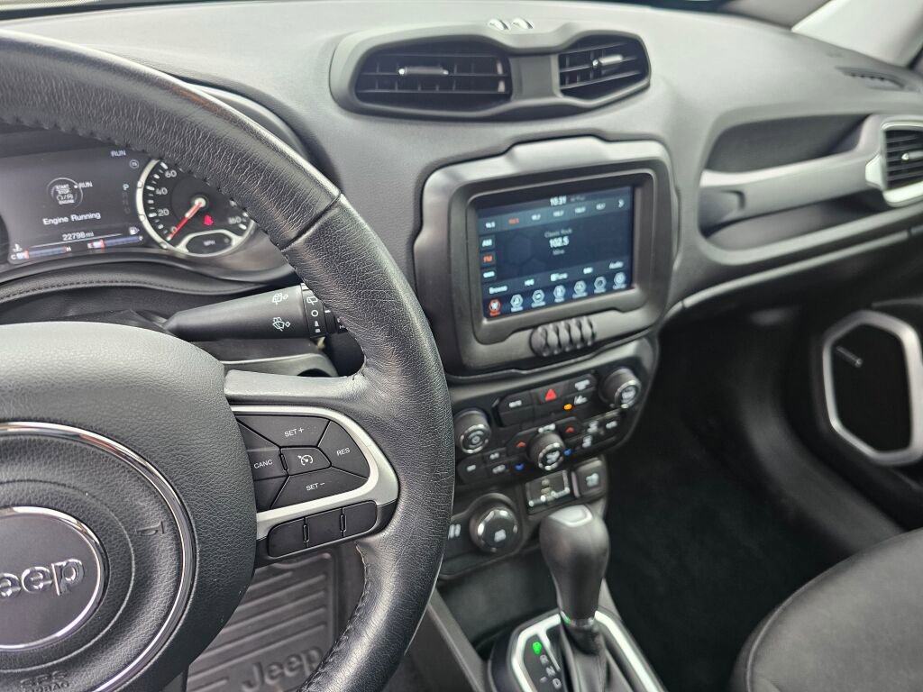 Used 2021 Jeep Renegade Latitude w/ Sun & Sound Group AWD/4WD image 28