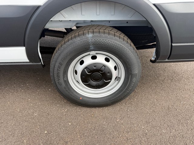 New 2027 Ford Transit 250 148 Medium Roof RWD image 18