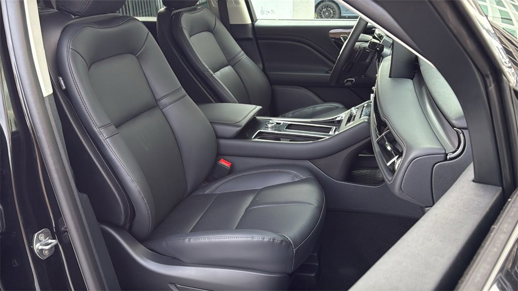 New 2026 Lincoln Aviator AWD image 8