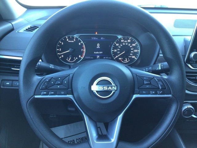 Used 2025 Nissan Altima 2.5 SV FWD image 10