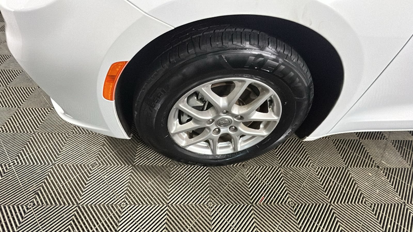 Used 2023 Chrysler Pacifica Touring-L FWD image 10