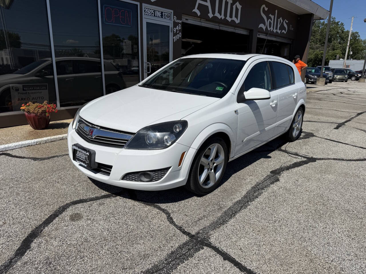 Used 2008 Saturn Astra XR w/ Premium Trim Package FWD image 2