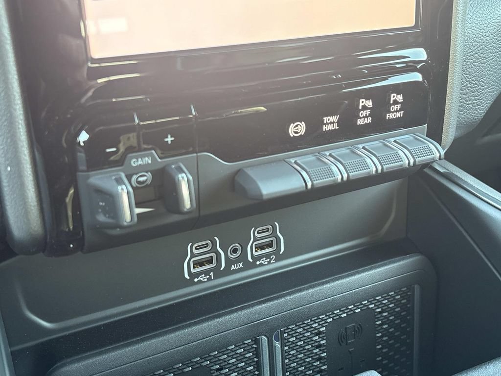 New 2026 RAM 3500 Laramie w/ Night Edition AWD/4WD image 32