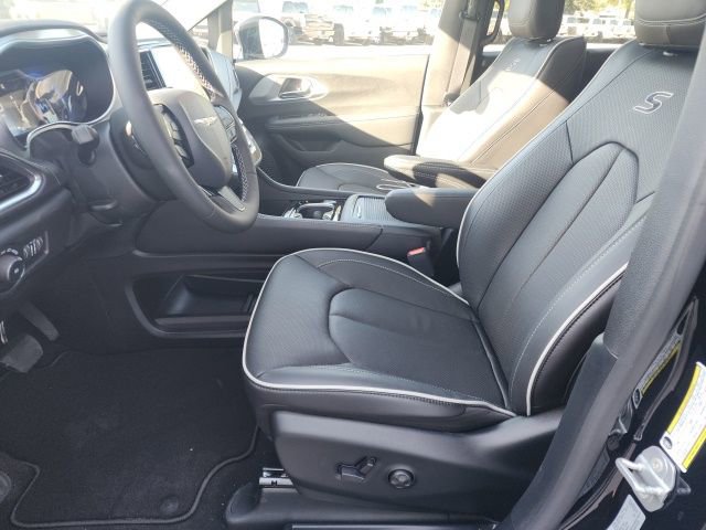 New 2026 Chrysler Pacifica Limited w/ S Appearance Package image 17