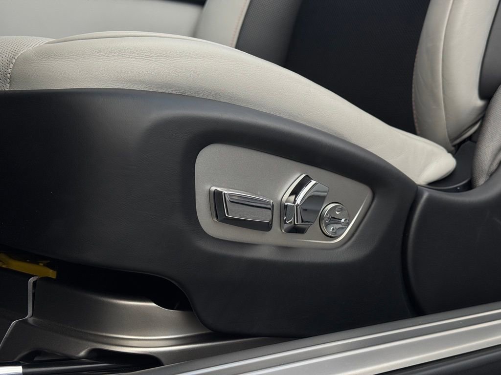 Used 2018 Rolls-Royce Dawn image 44