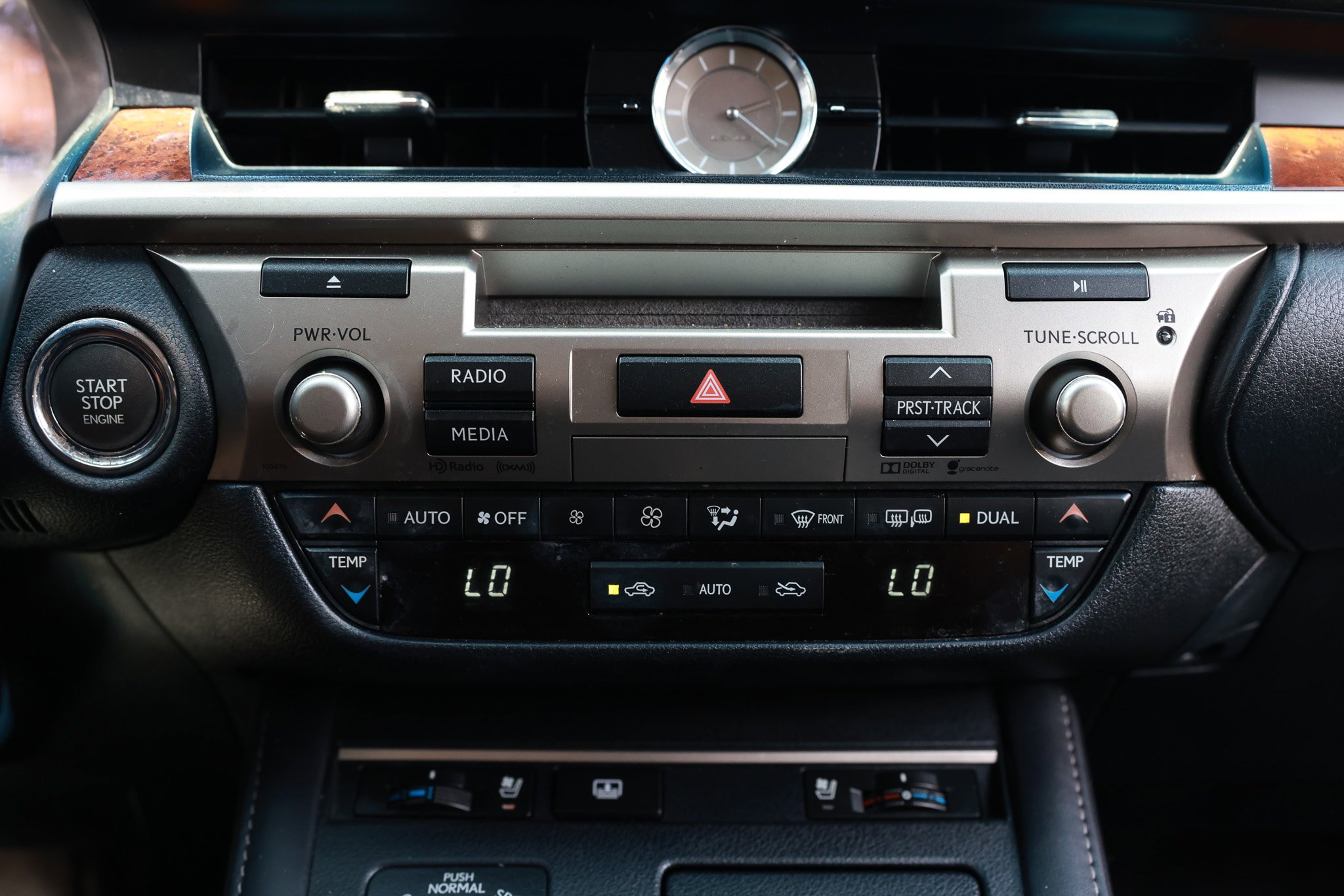 Used 2016 Lexus ES 350 w/ Luxury Package w/Wood Trim FWD image 36