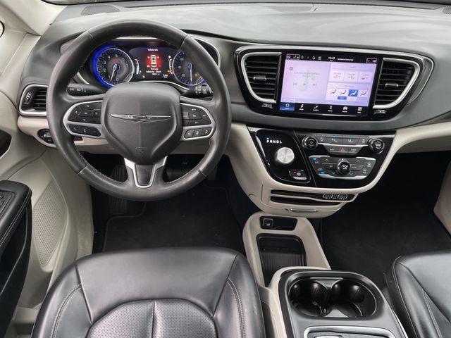 Used 2023 Chrysler Pacifica Touring-L FWD image 10