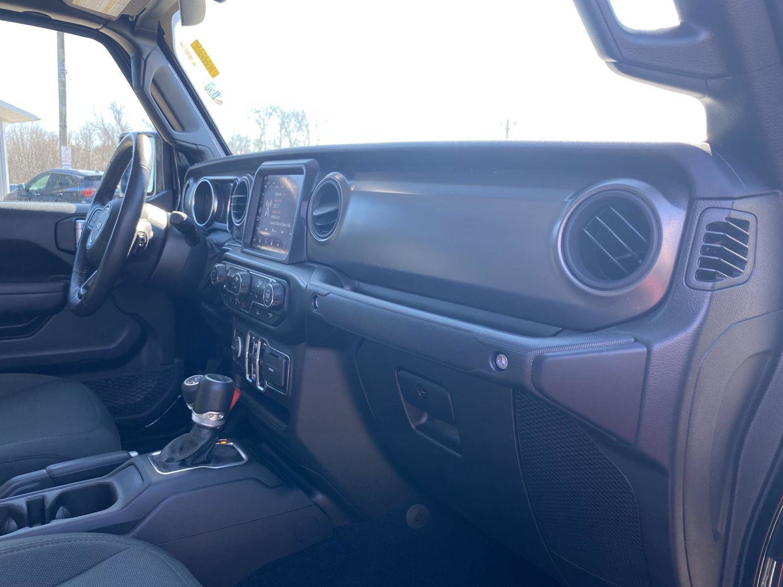 Used 2022 Jeep Gladiator Sport image 28