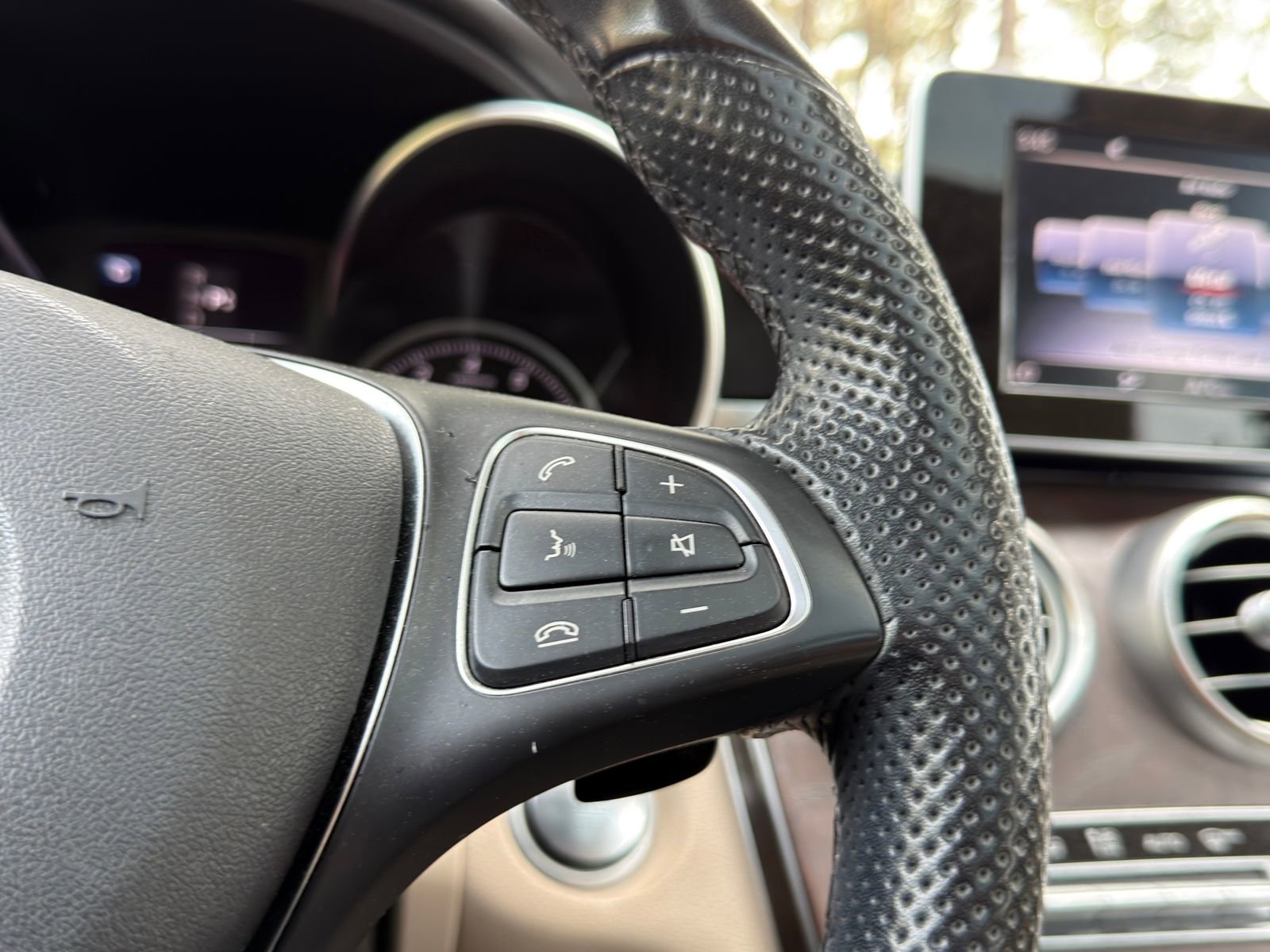 Used 2019 Mercedes-Benz GLC 300 4MATIC image 25