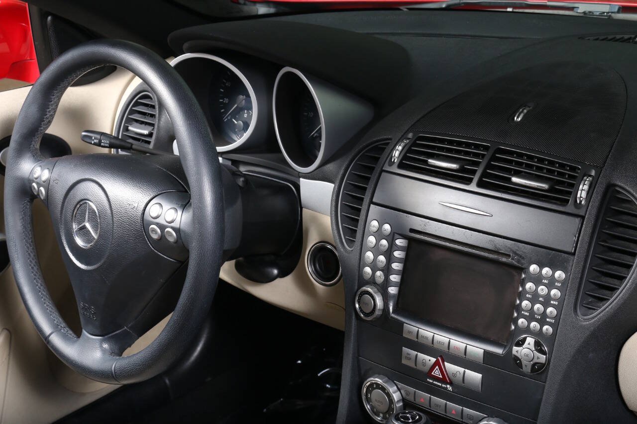 Used 2005 Mercedes-Benz SLK 350 w/ Entertainment Pkg image 54