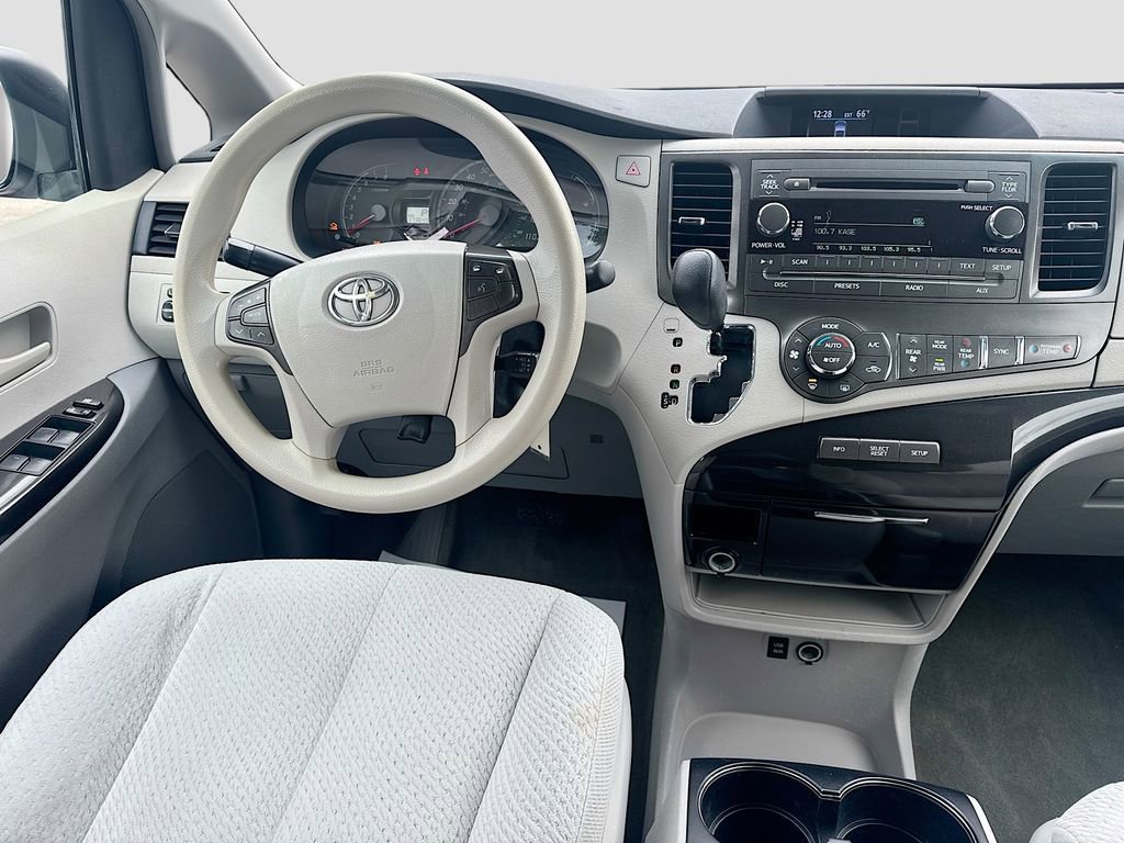 Used 2014 Toyota Sienna LE FWD image 25