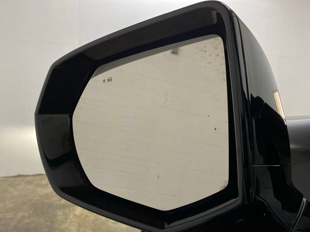 Used 2025 Chevrolet Suburban LT RWD image 95