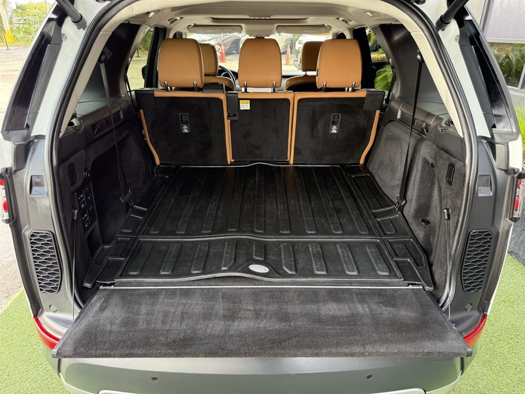 Used 2017 Land Rover Discovery HSE AWD/4WD image 39