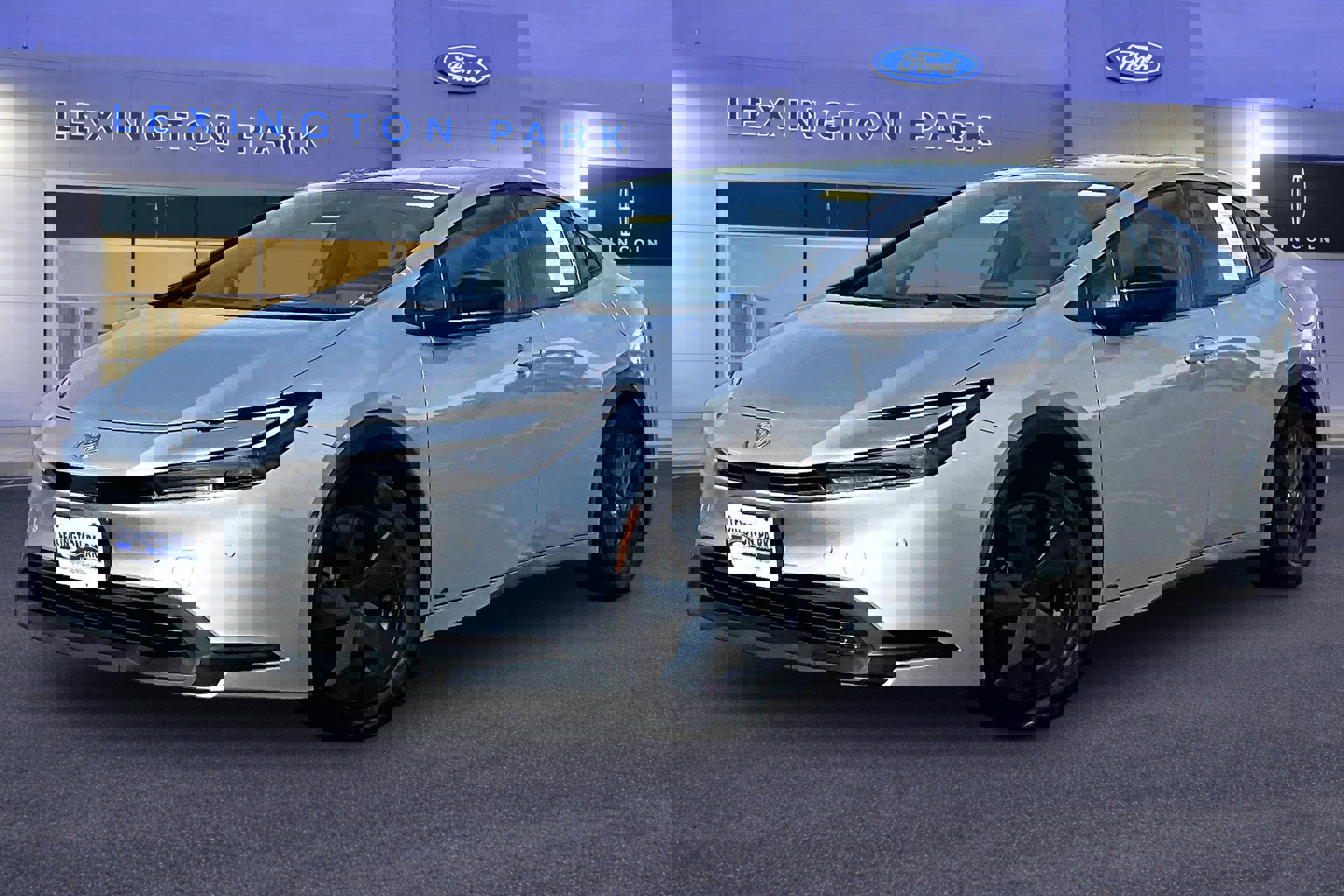 Used 2024 Toyota Prius LE AWD/4WD image 3