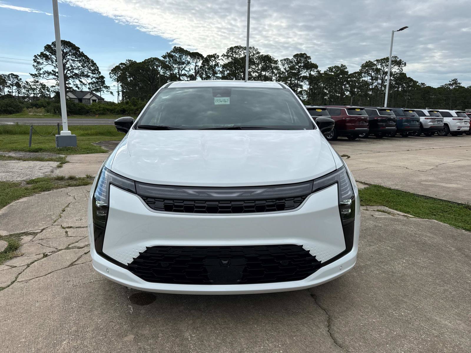 New 2027 Chrysler Pacifica Limited FWD image 8