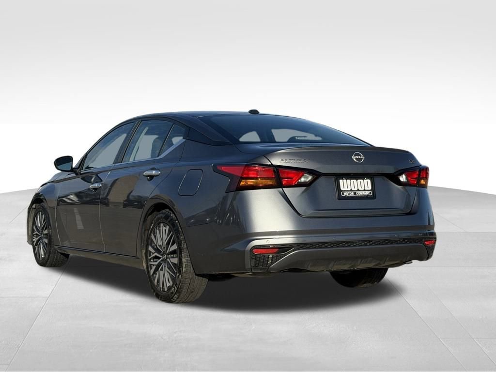 Used 2024 Nissan Altima 2.5 SV image 4