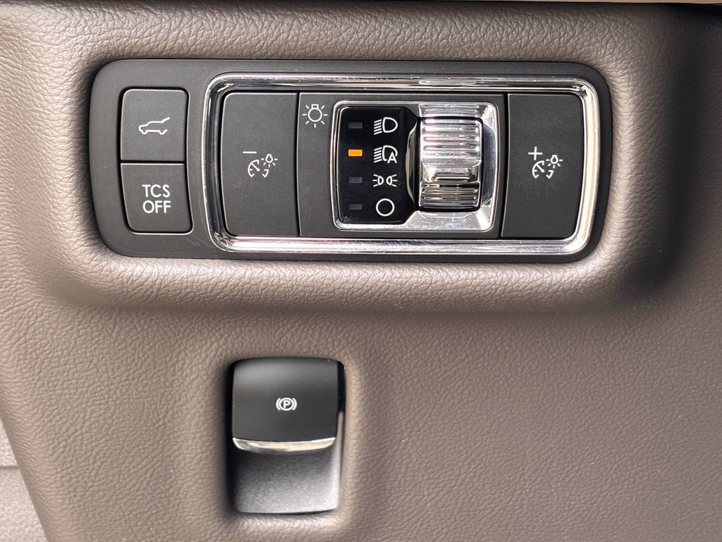 Used 2021 Lincoln Nautilus Reserve image 18