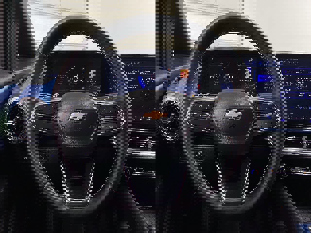 Used 2025 Chevrolet Equinox EV LT w/ Convenience Package image 19