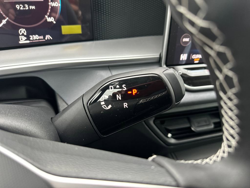 New 2026 Volkswagen Tiguan SE image 12