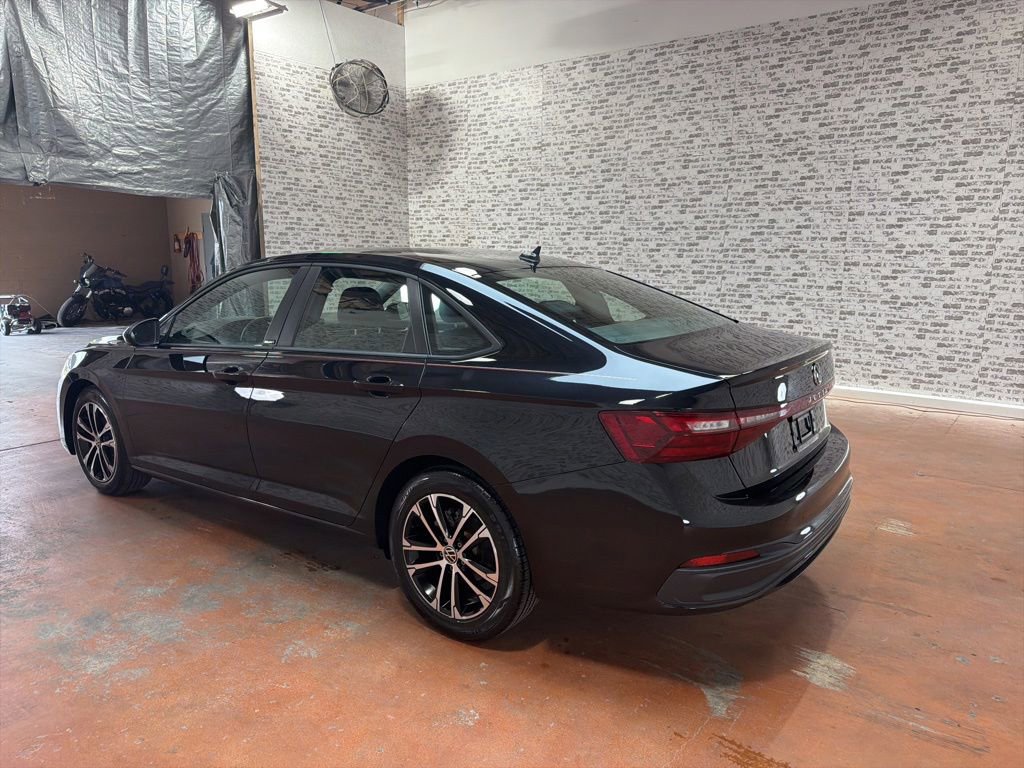 Used 2025 Volkswagen Jetta Sport FWD image 5