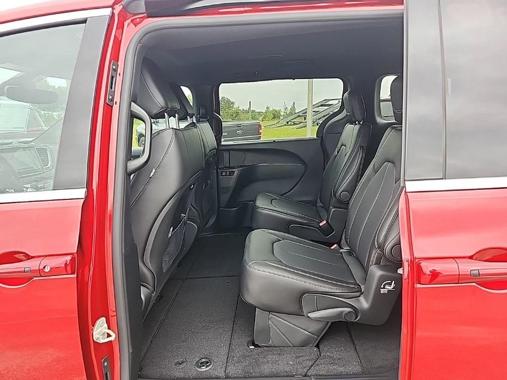 New 2026 Chrysler Pacifica Select image 17