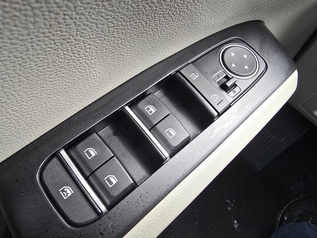 Used 2025 Kia Soul LX image 23