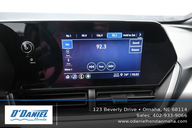 Used 2024 Chevrolet Trax RS w/ Sunroof Package FWD image 31
