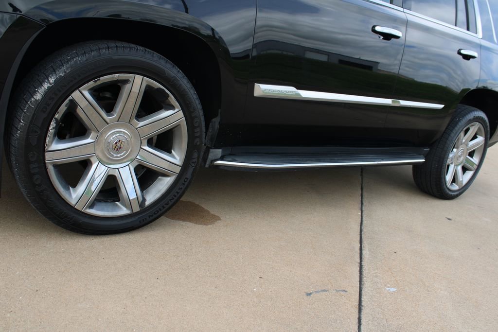 Used 2015 Cadillac Escalade Luxury AWD/4WD image 11