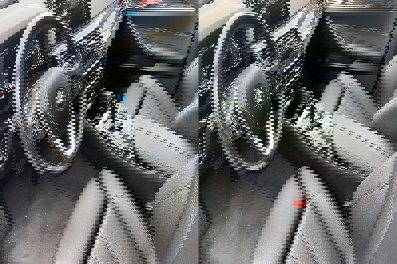 Used 2020 BMW 530e w/ Convenience Package image 12