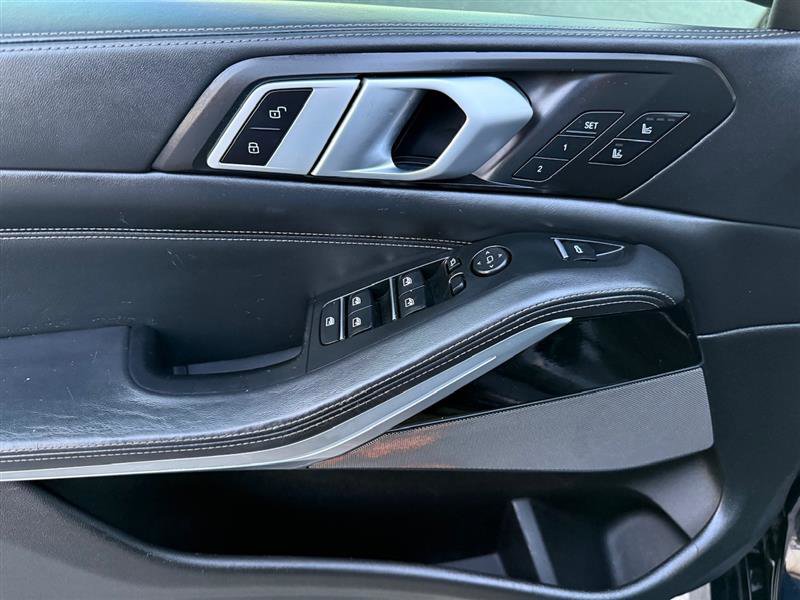 Used 2019 BMW X5 xDrive50i w/ M Sport Package image 28