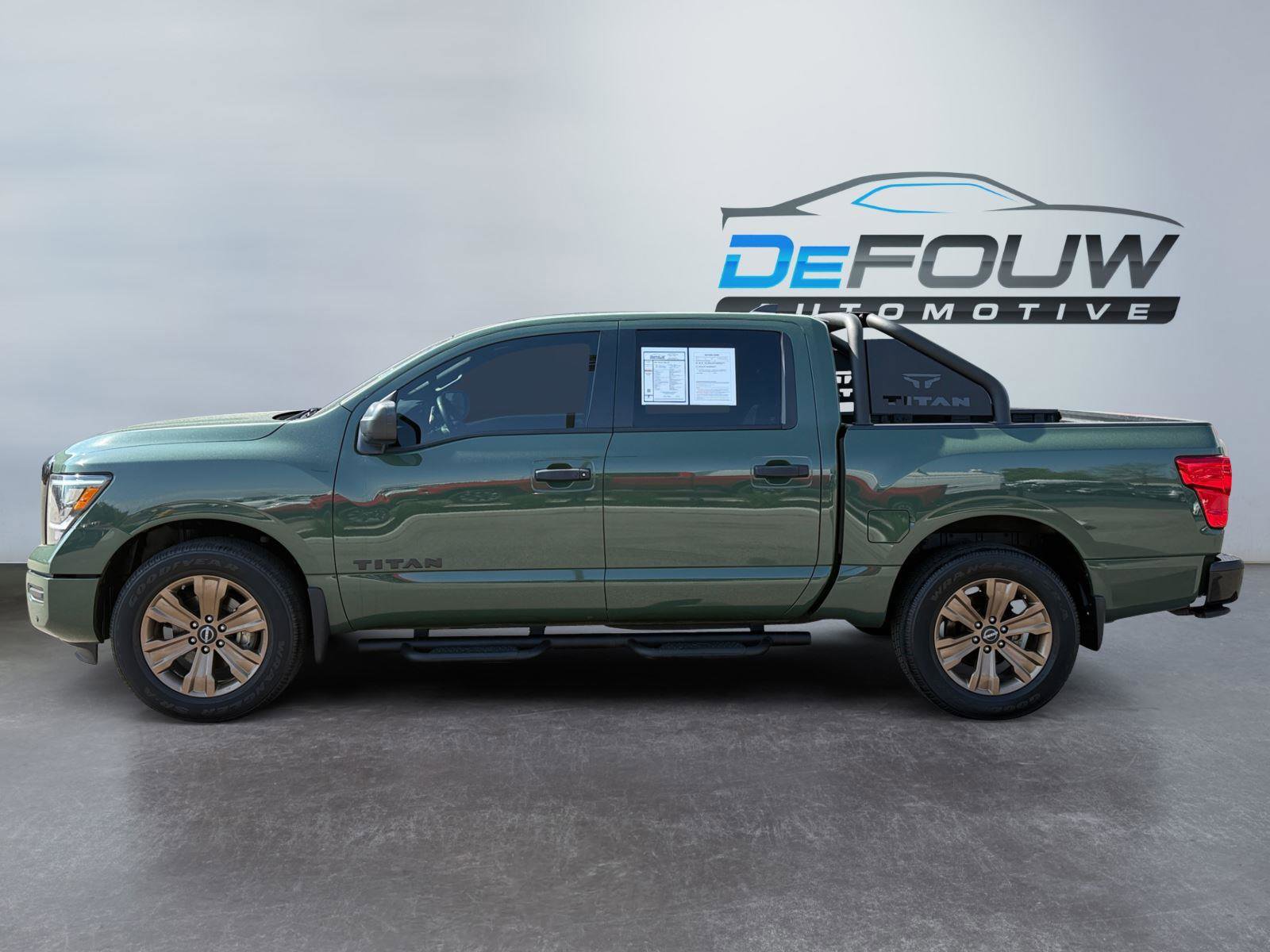 Used 2024 Nissan Titan SV w/ SV Bronze Edition Package AWD/4WD image 6