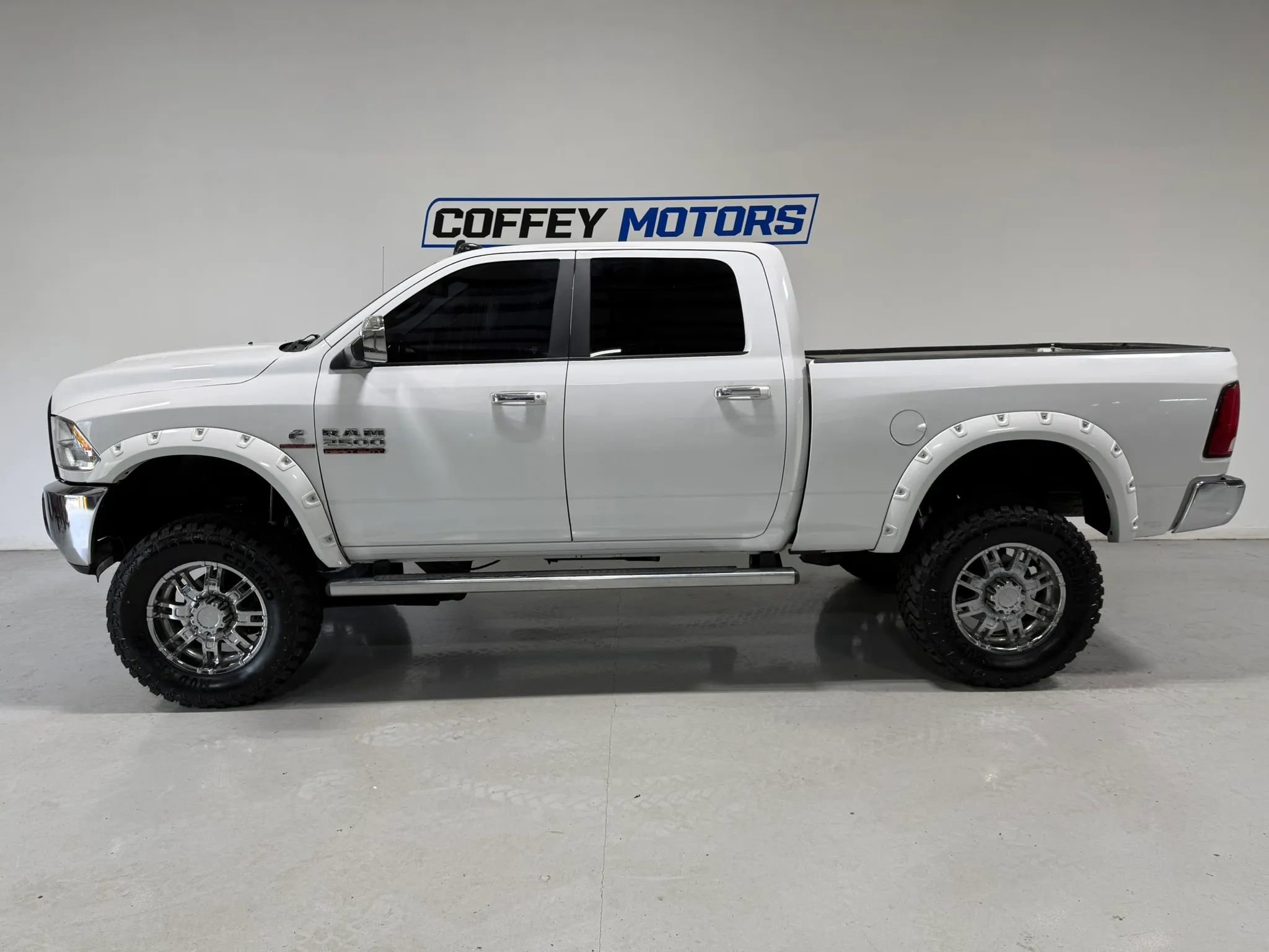Used 2017 RAM 2500 SLT AWD/4WD image 3