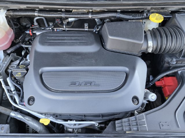 Used 2024 Chrysler Pacifica Touring-L FWD image 33