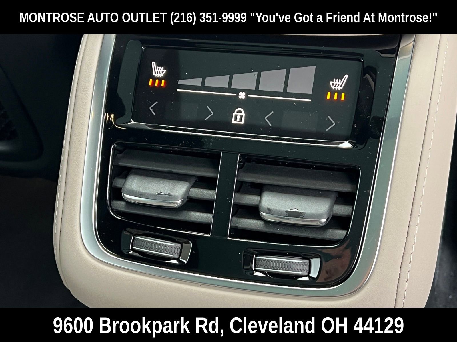 New 2026 Volvo XC90 B6 Plus w/ Protection Package Premier AWD/4WD image 17