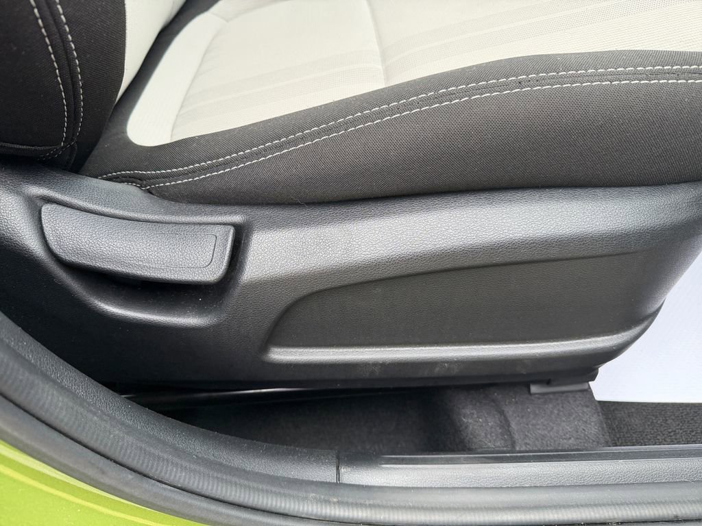 Certified 2022 Hyundai Venue SEL image 20