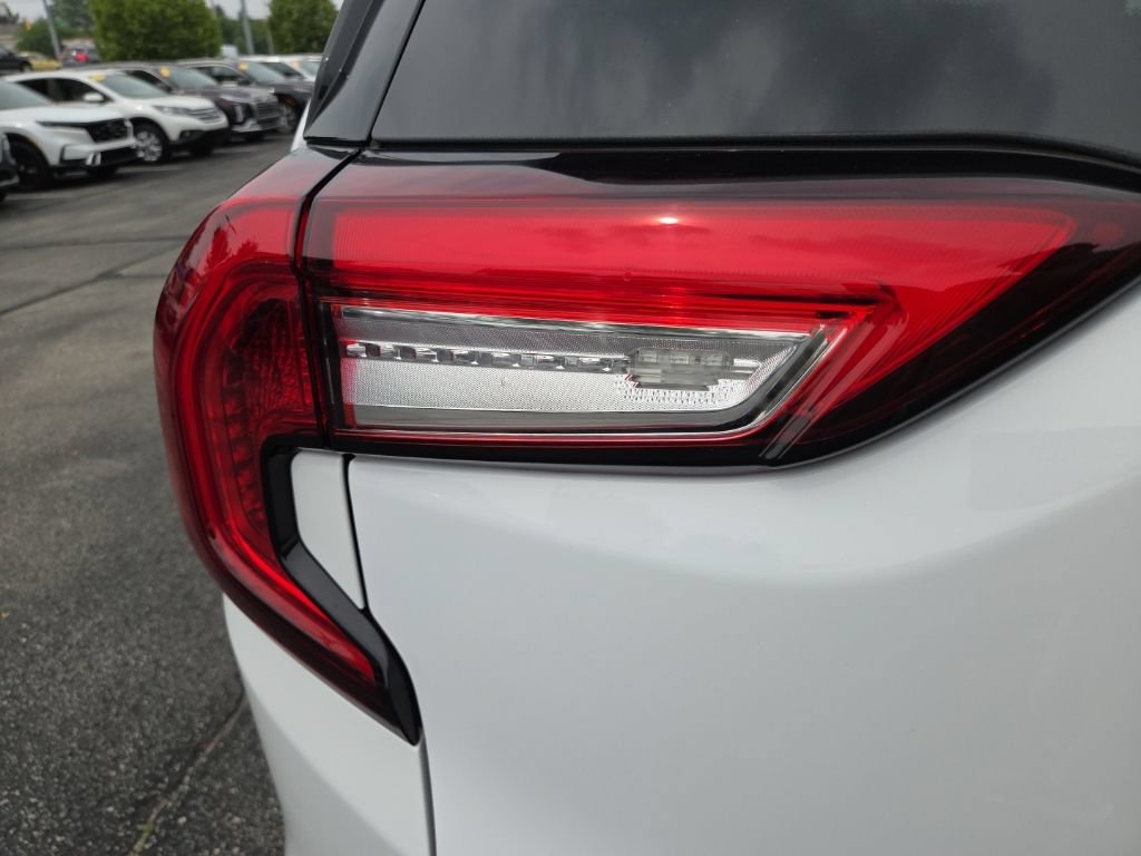 Used 2024 GMC Terrain SLE w/ Driver Convenience Package FWD image 10