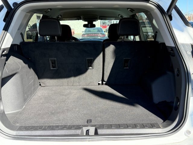 Used 2023 GMC Terrain SLE w/ Driver Convenience Package image 18