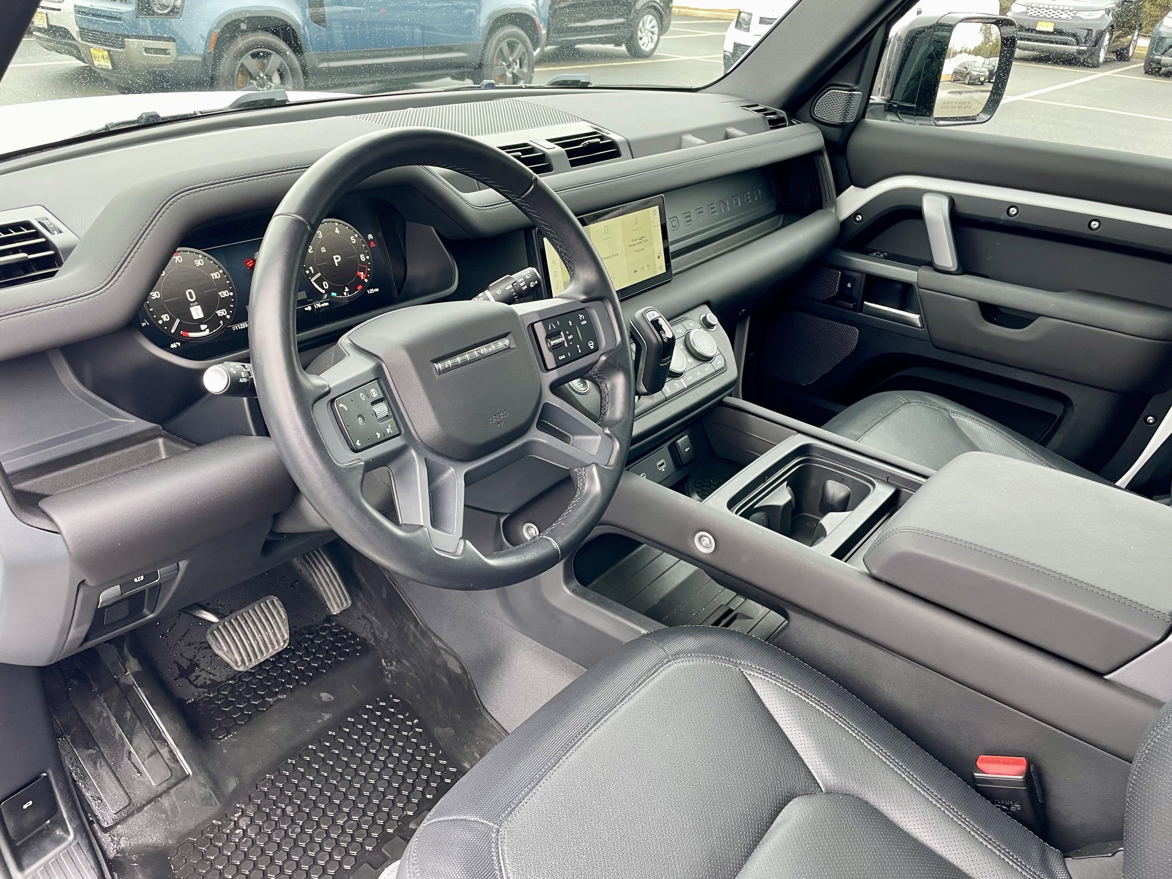 Used 2024 Land Rover Defender 110 X-Dynamic SE image 11