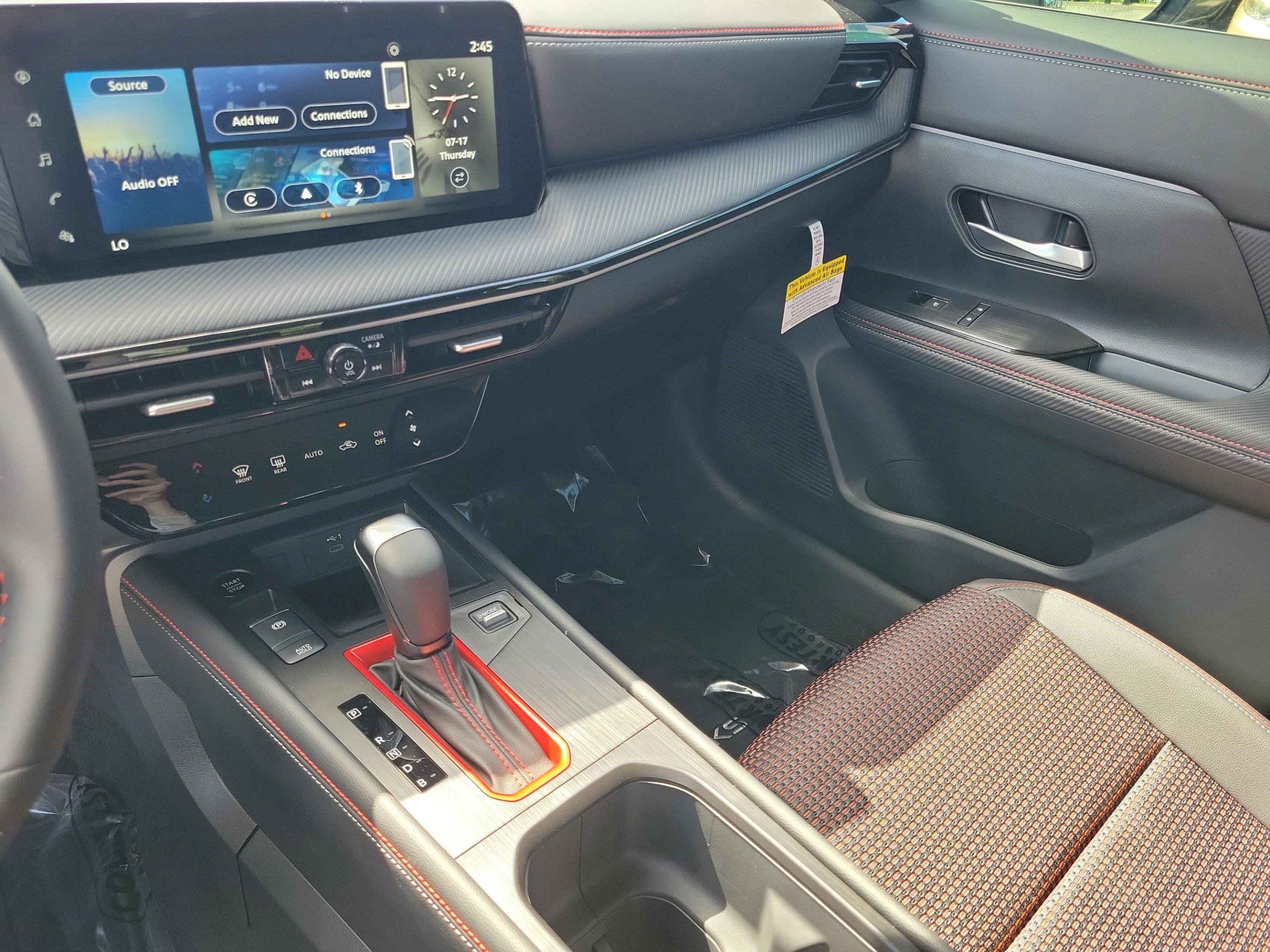 New 2025 Nissan Kicks SR FWD image 33