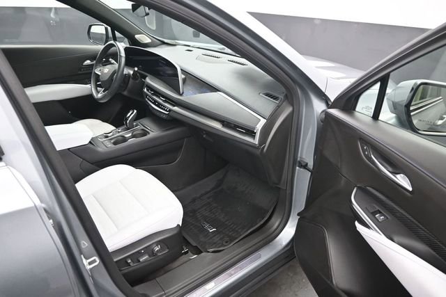 Used 2024 Cadillac XT4 Sport AWD/4WD image 9