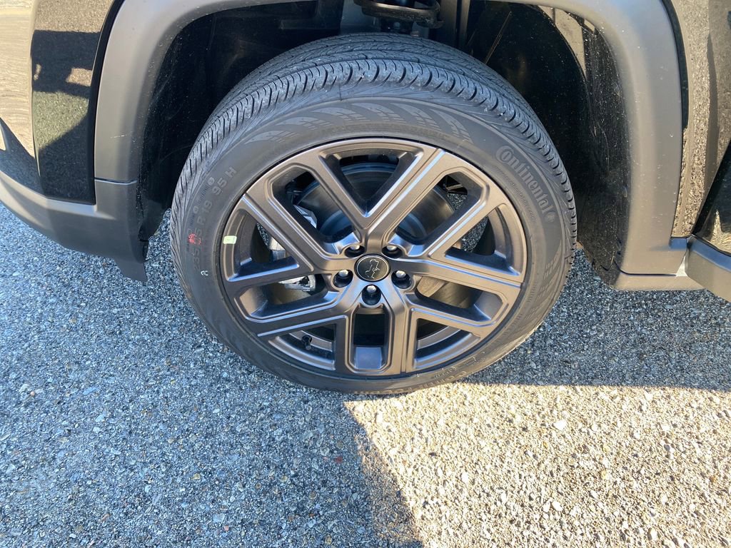 New 2026 Jeep Compass Latitude w/ Sun and Sound Group image 24