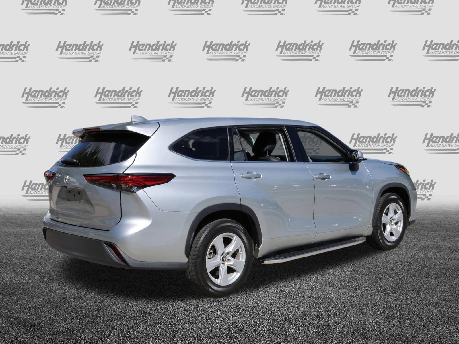 Used 2020 Toyota Highlander L FWD image 9