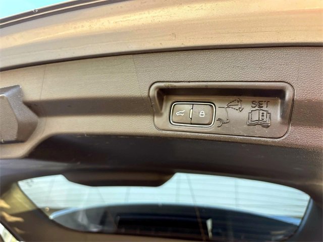 Used 2020 Ford Explorer Limited image 19