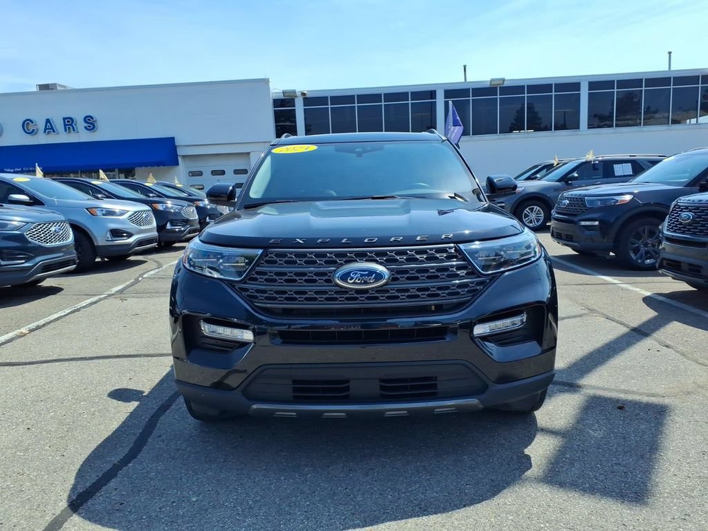 Certified 2024 Ford Explorer XLT w/ Equipment Group 202A AWD/4WD image 3
