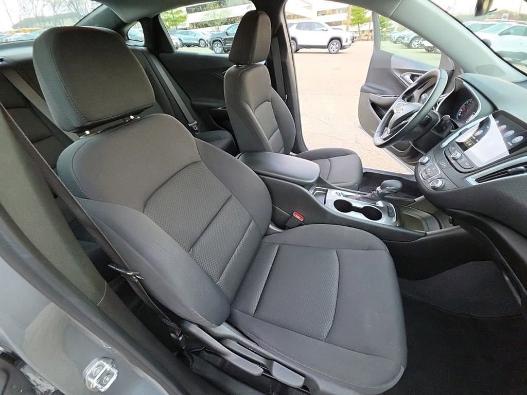 Used 2023 Chevrolet Malibu RS image 27